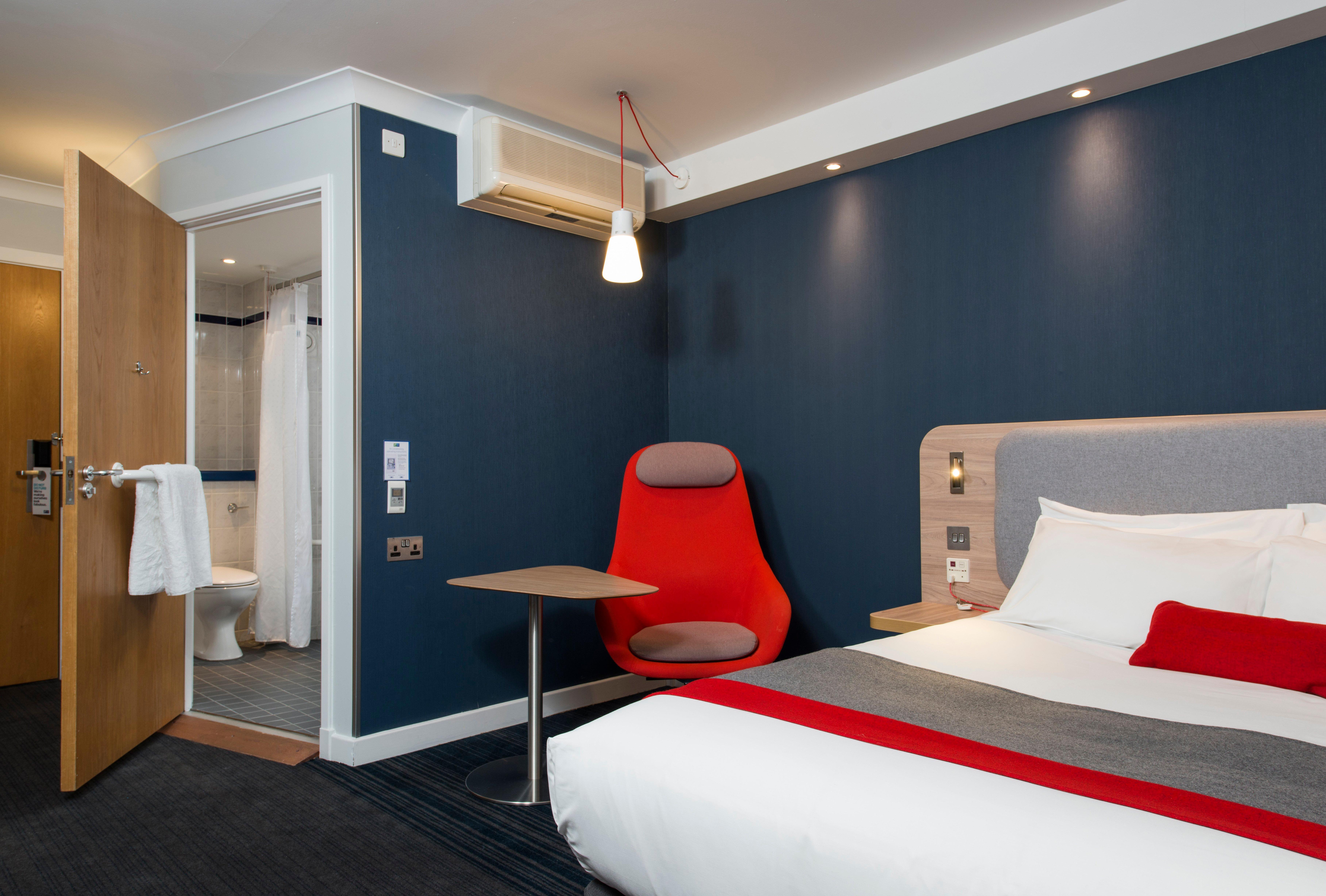 Holiday Inn Express Milton Keynes By Ihg Exterior foto