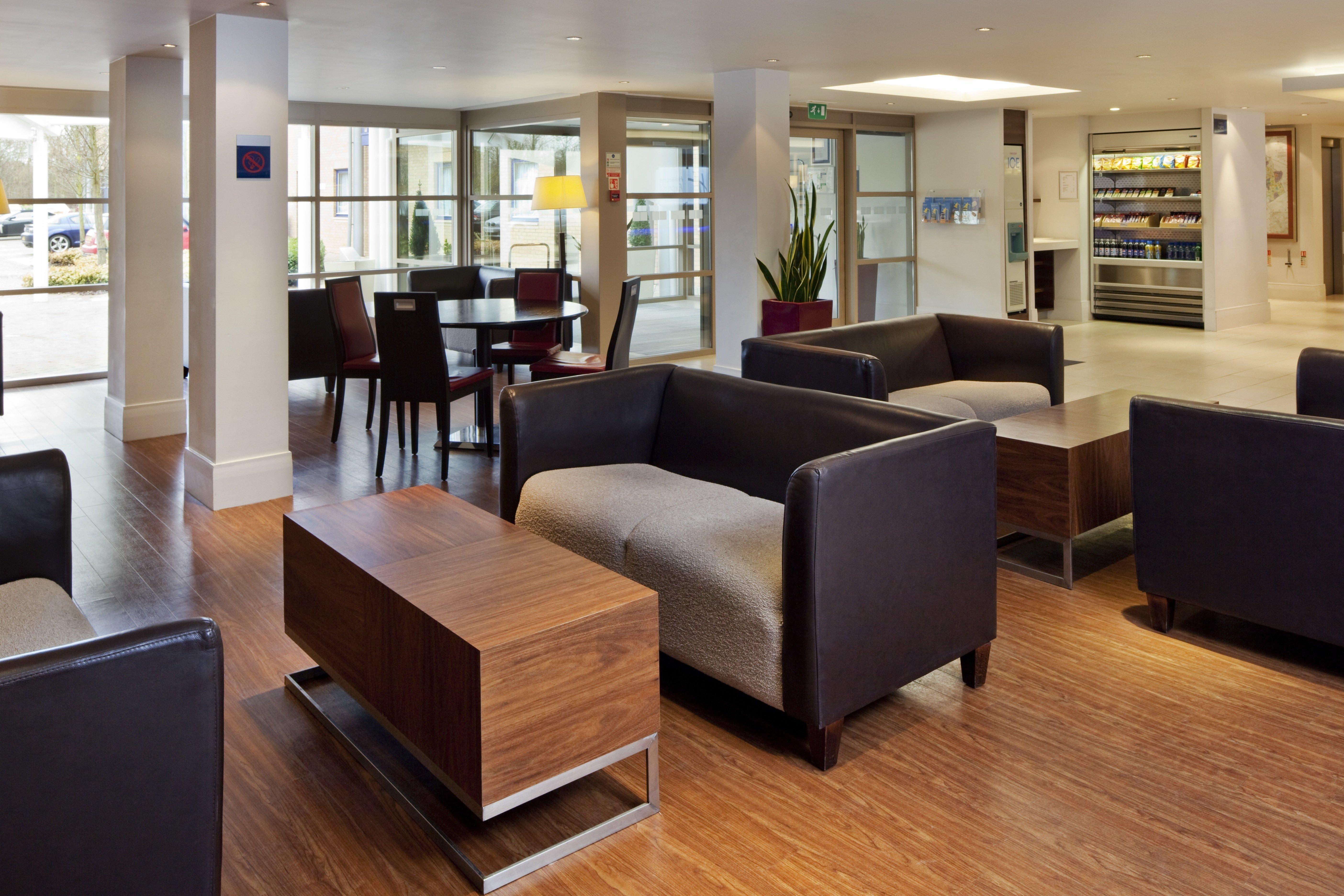 Holiday Inn Express Milton Keynes By Ihg Exterior foto