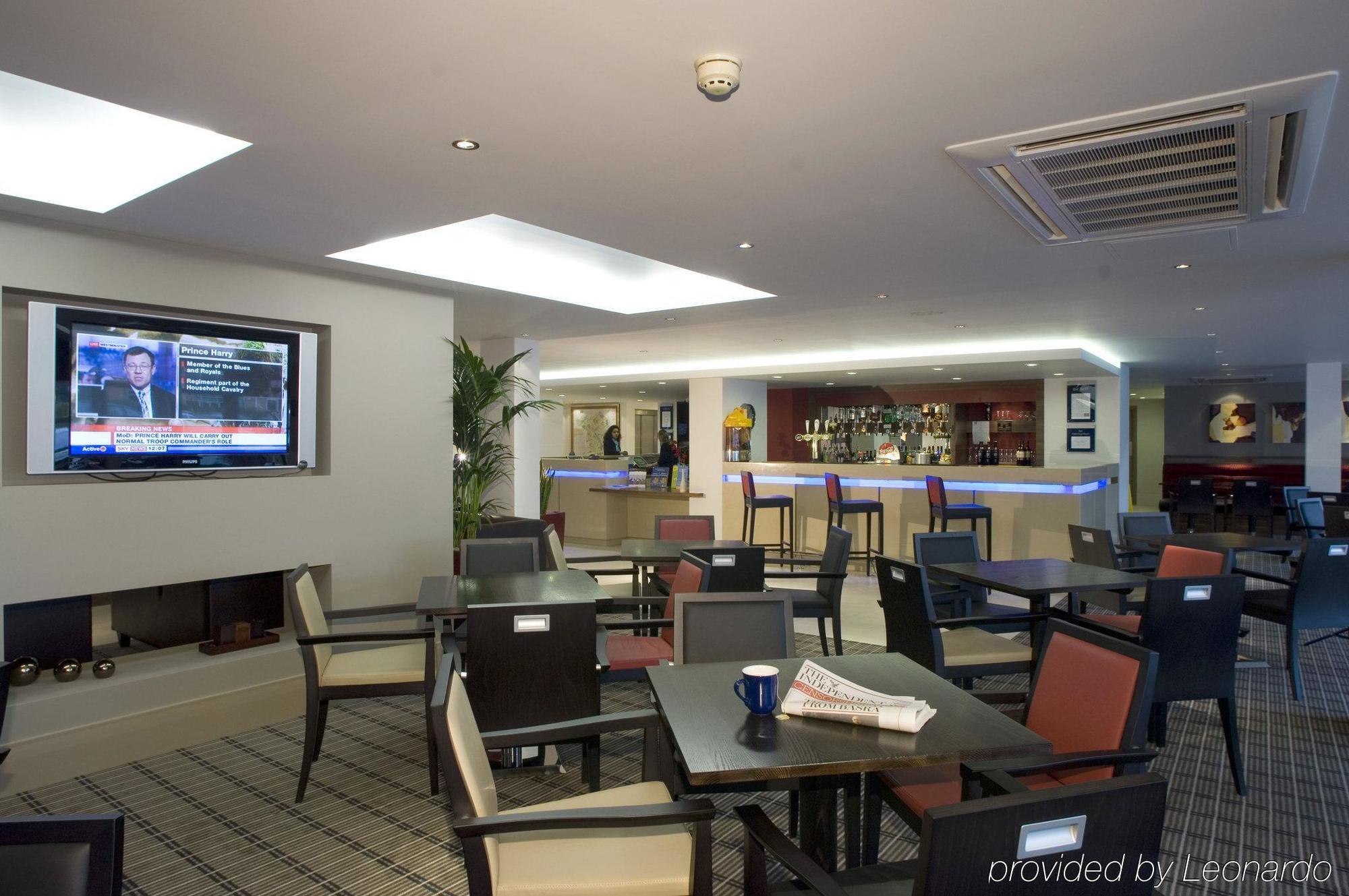 Holiday Inn Express Milton Keynes, An Ihg Hotel Restaurante foto