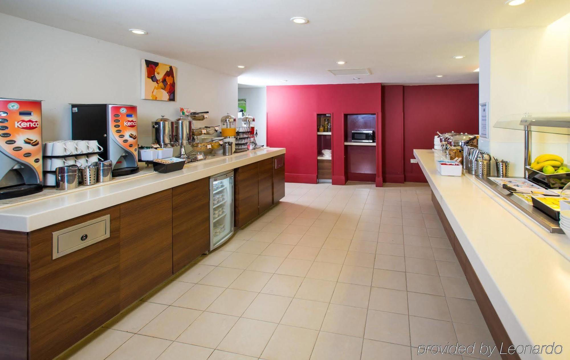 Holiday Inn Express Milton Keynes By Ihg Exterior foto