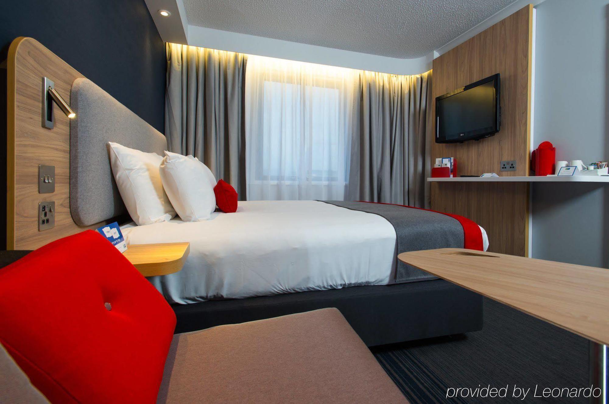 Holiday Inn Express Milton Keynes By Ihg Exterior foto