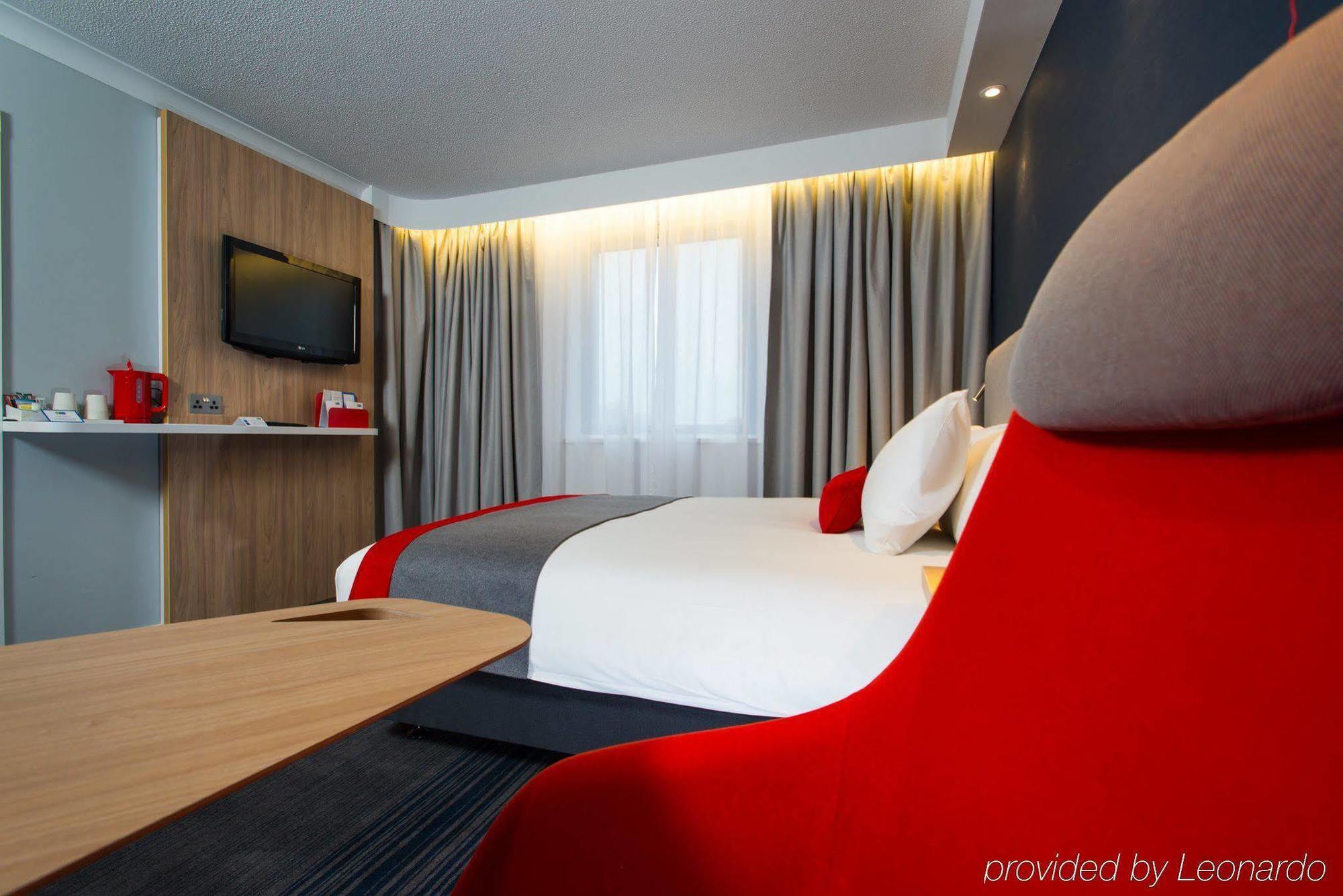Holiday Inn Express Milton Keynes By Ihg Exterior foto