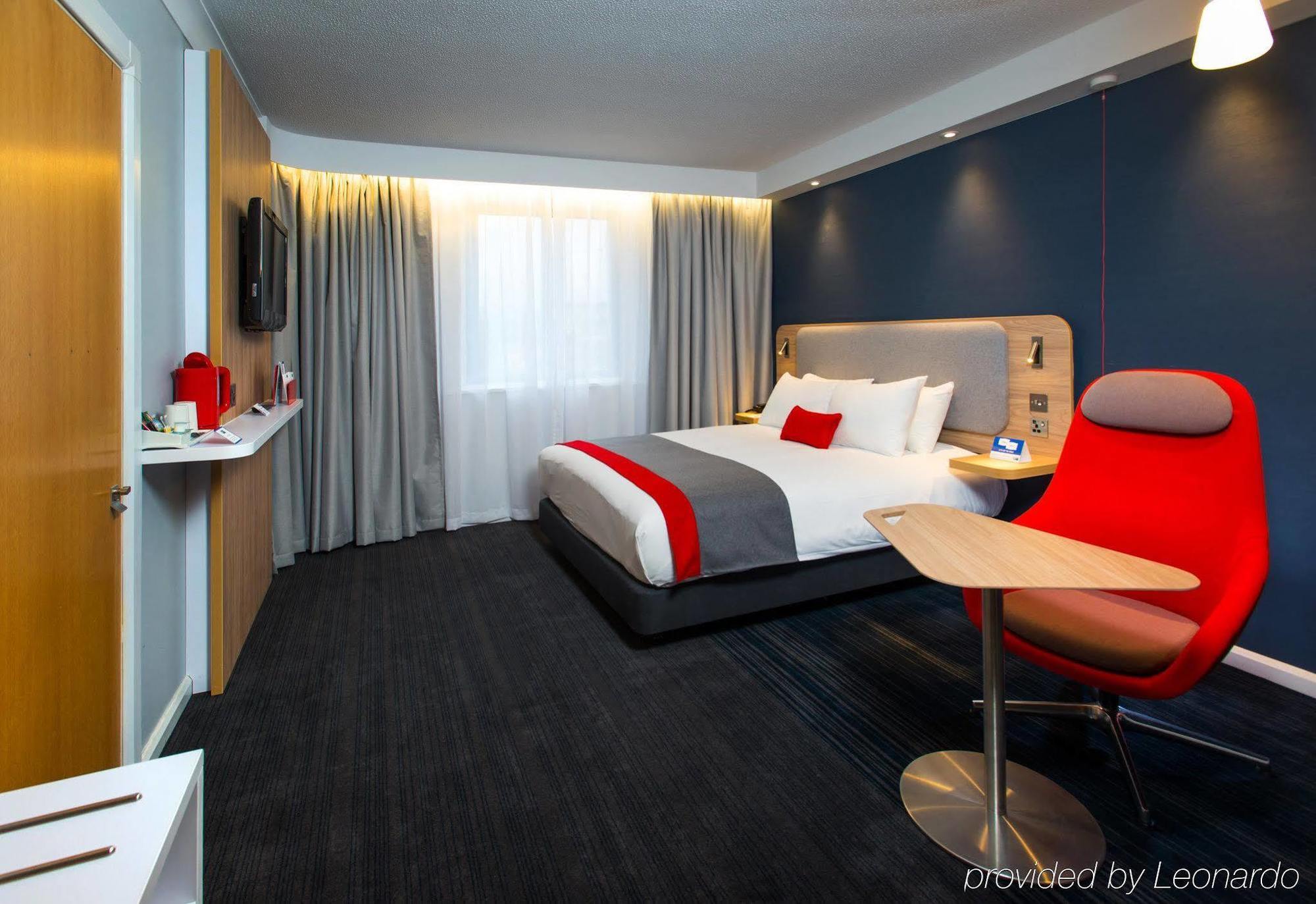 Holiday Inn Express Milton Keynes By Ihg Exterior foto