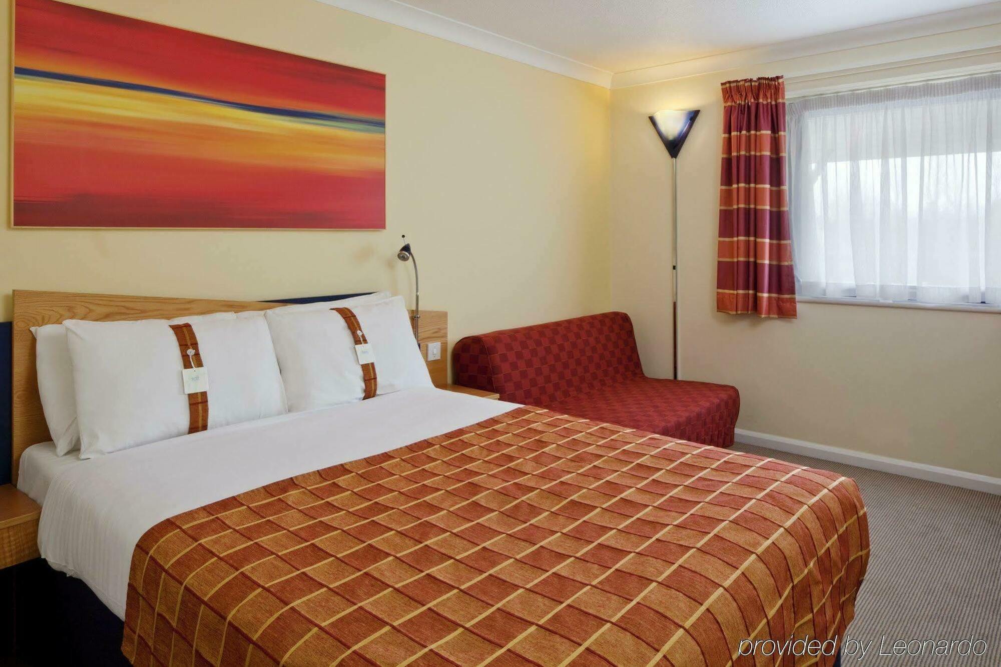 Holiday Inn Express Milton Keynes By Ihg Exterior foto