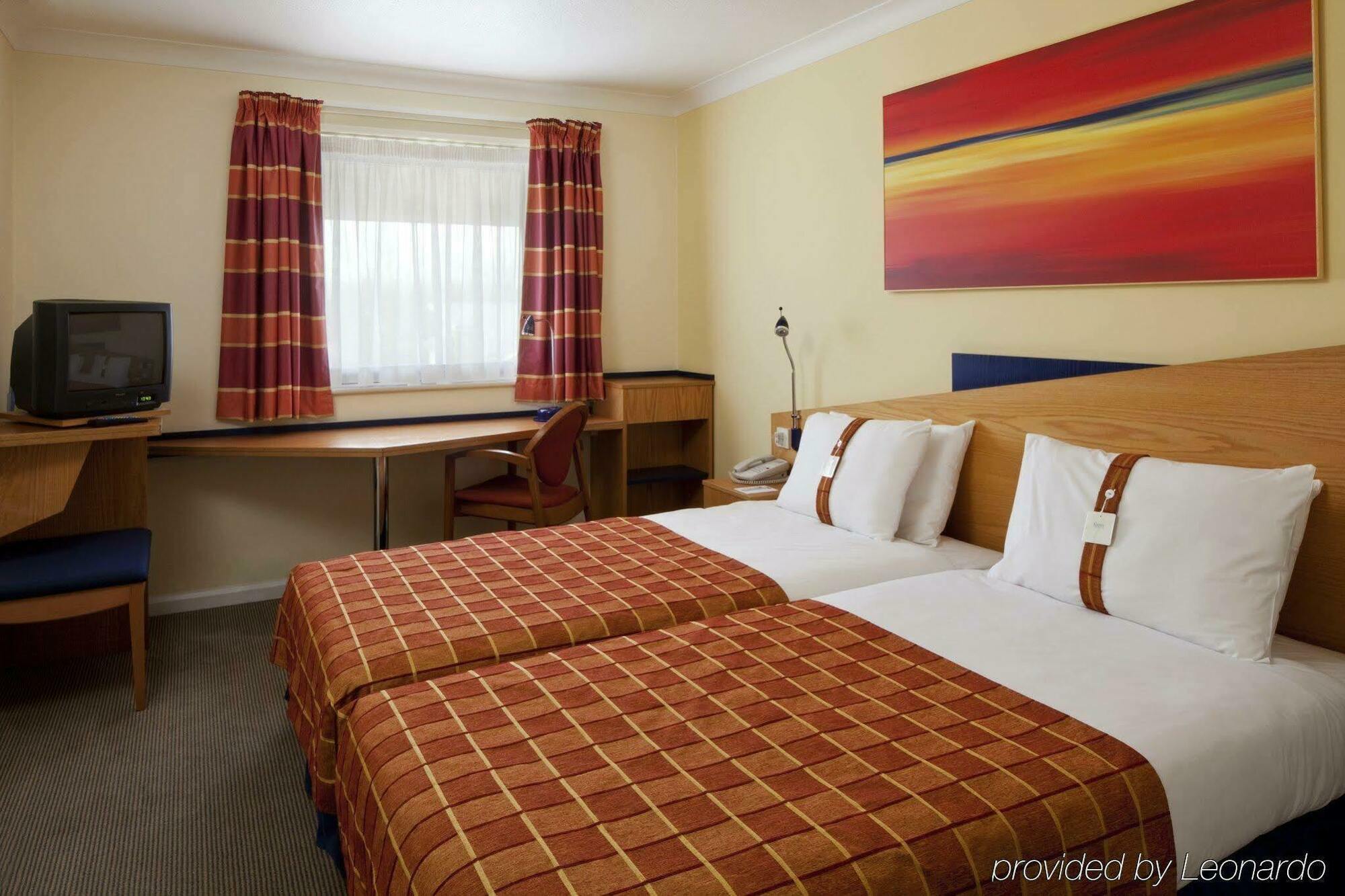 Holiday Inn Express Milton Keynes By Ihg Exterior foto